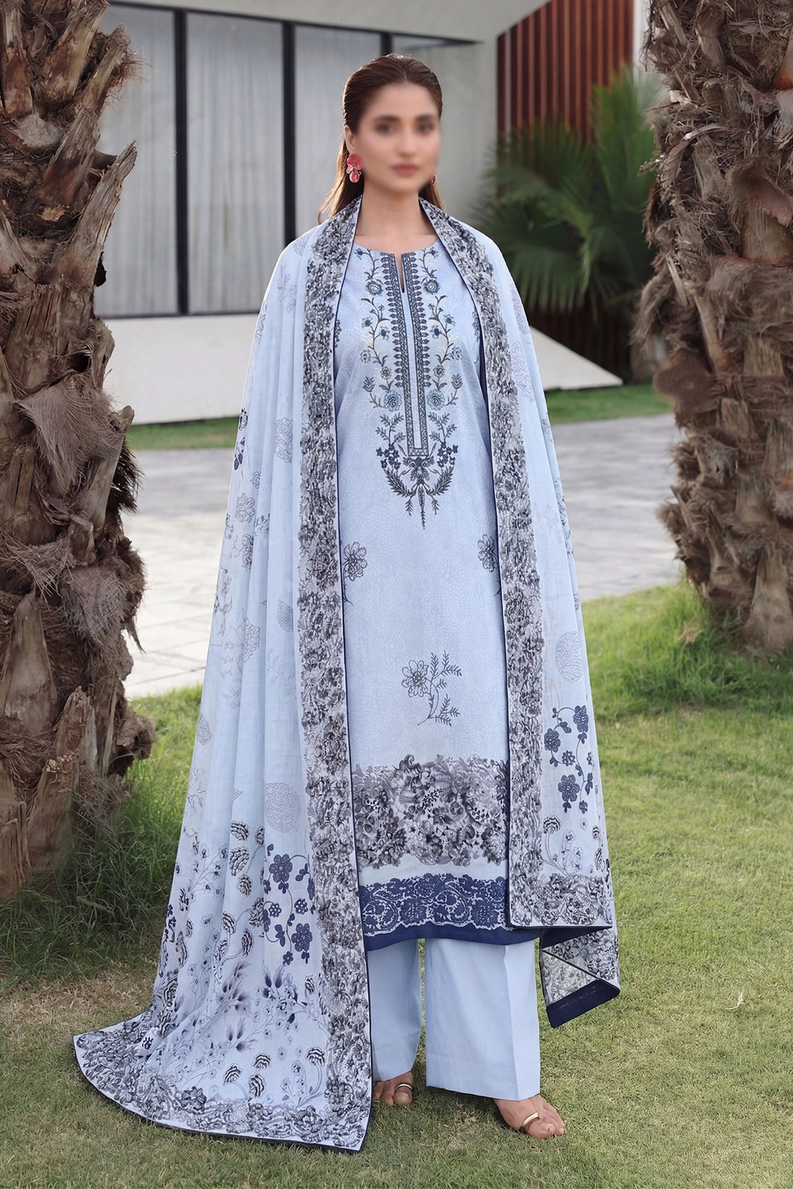 3 Piece - Embroidered Lawn - Noir 30405
