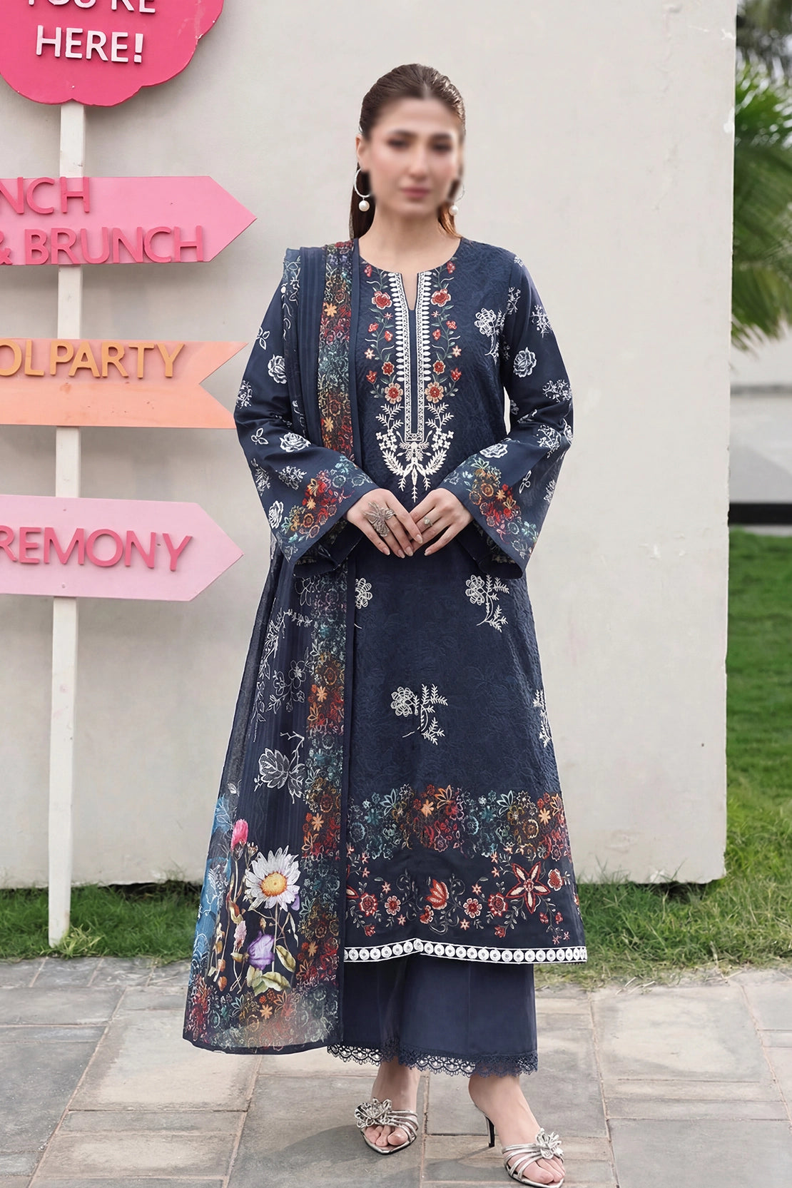 3 Piece - Embroidered Lawn - Noir 30404