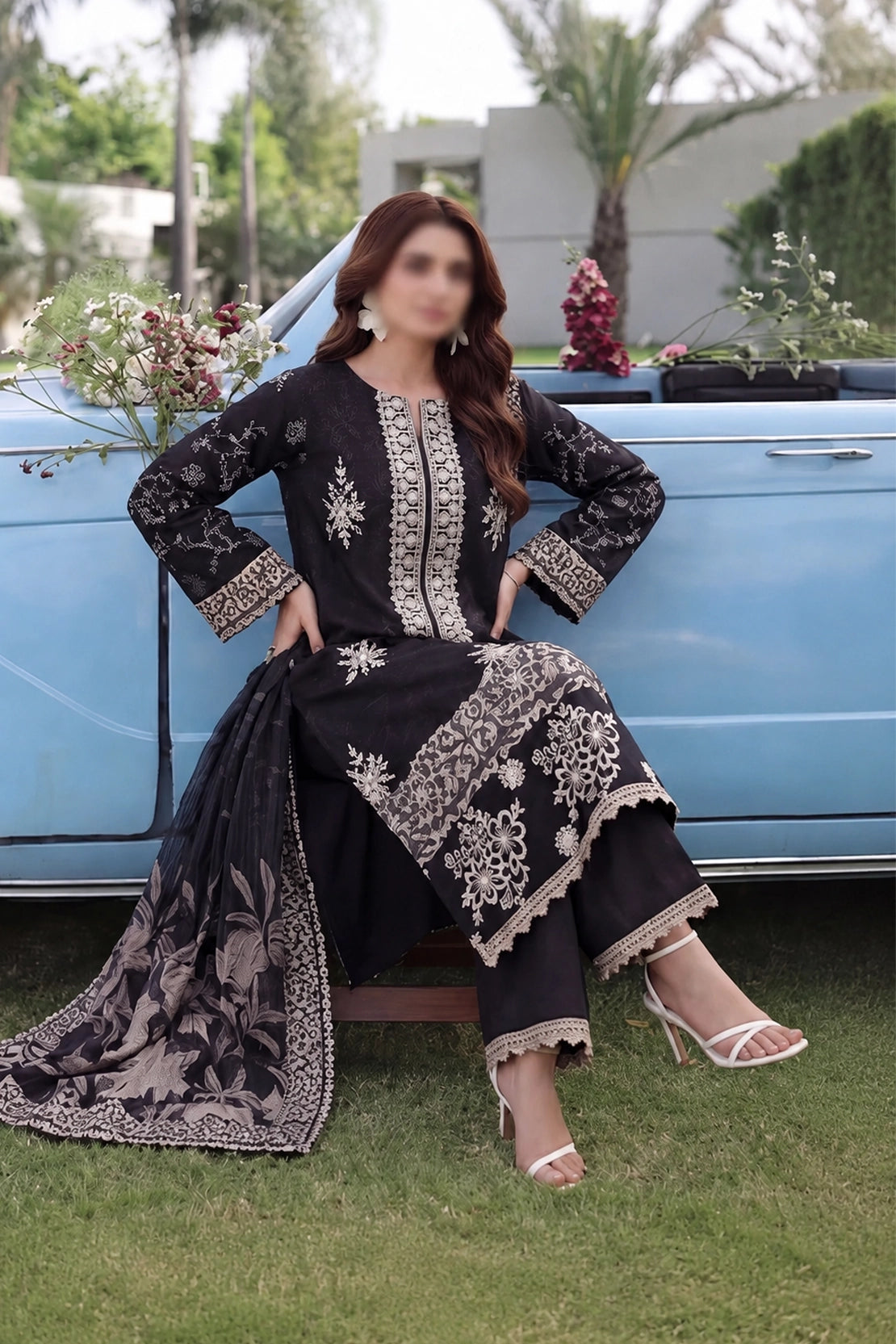 3 Piece - Embroidered Lawn - Noir 30403