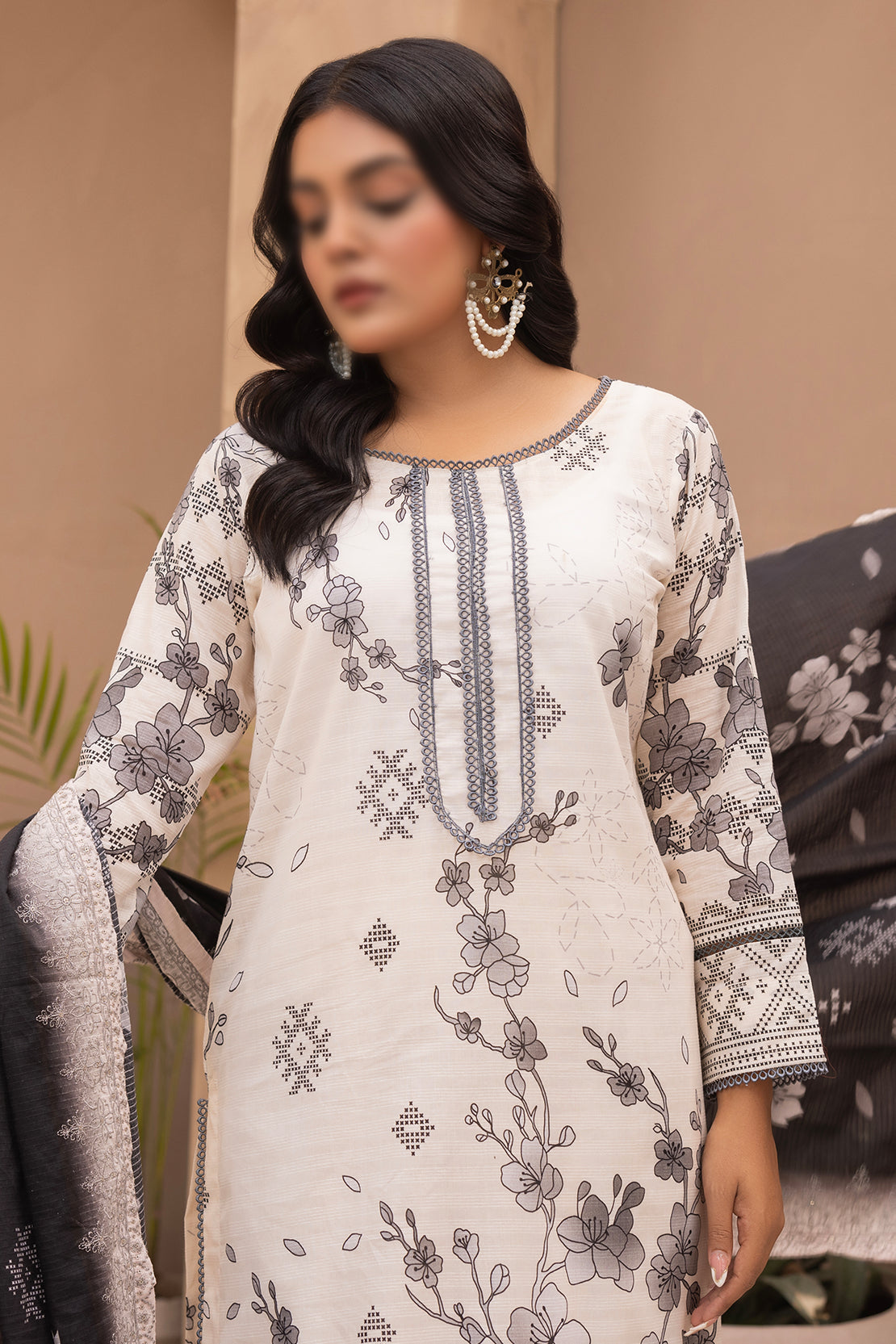 3 Piece - Digitally Printed Lawn - Mahnoosh 102