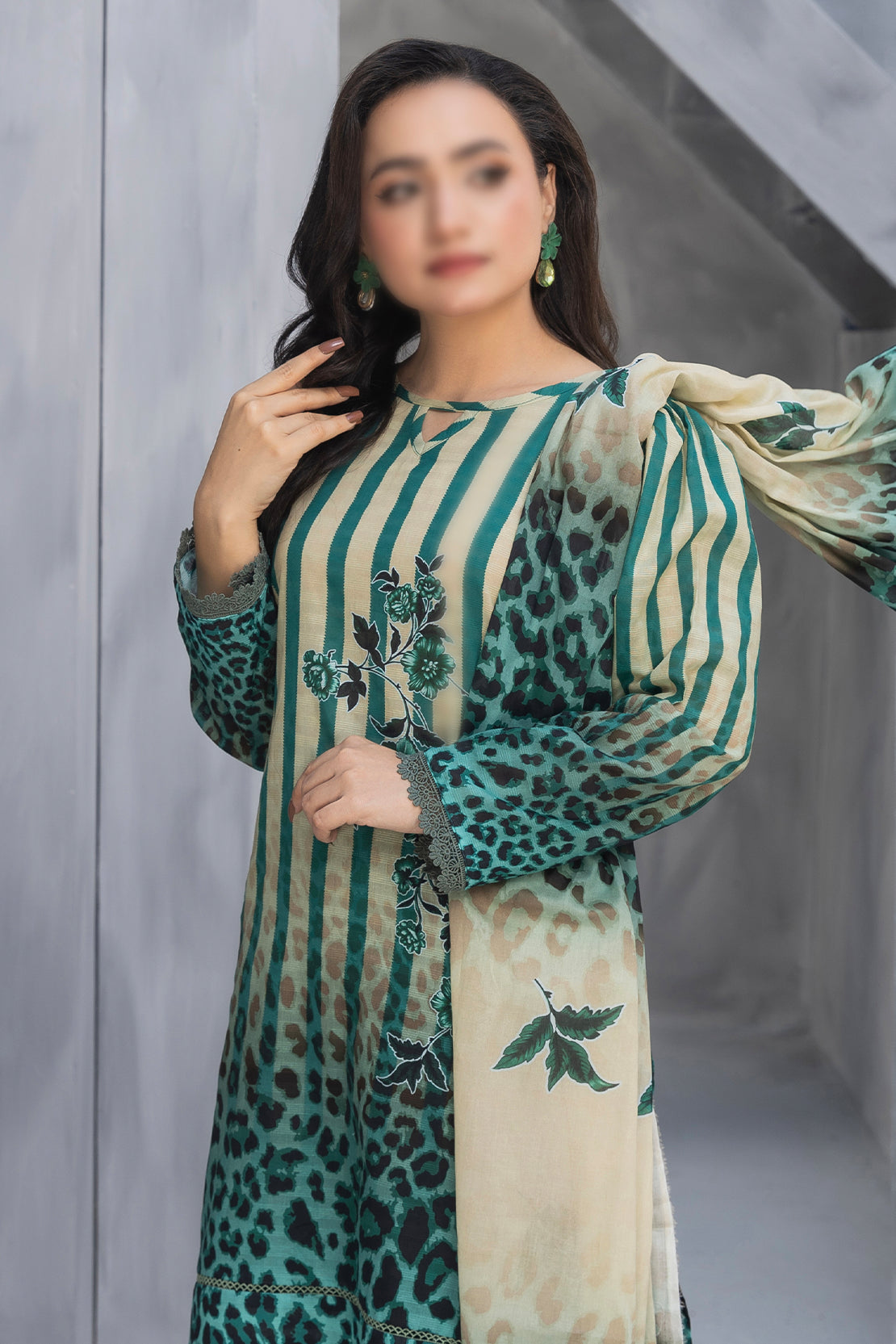 3 Piece - Digitally Printed Lawn - Nureh 1001