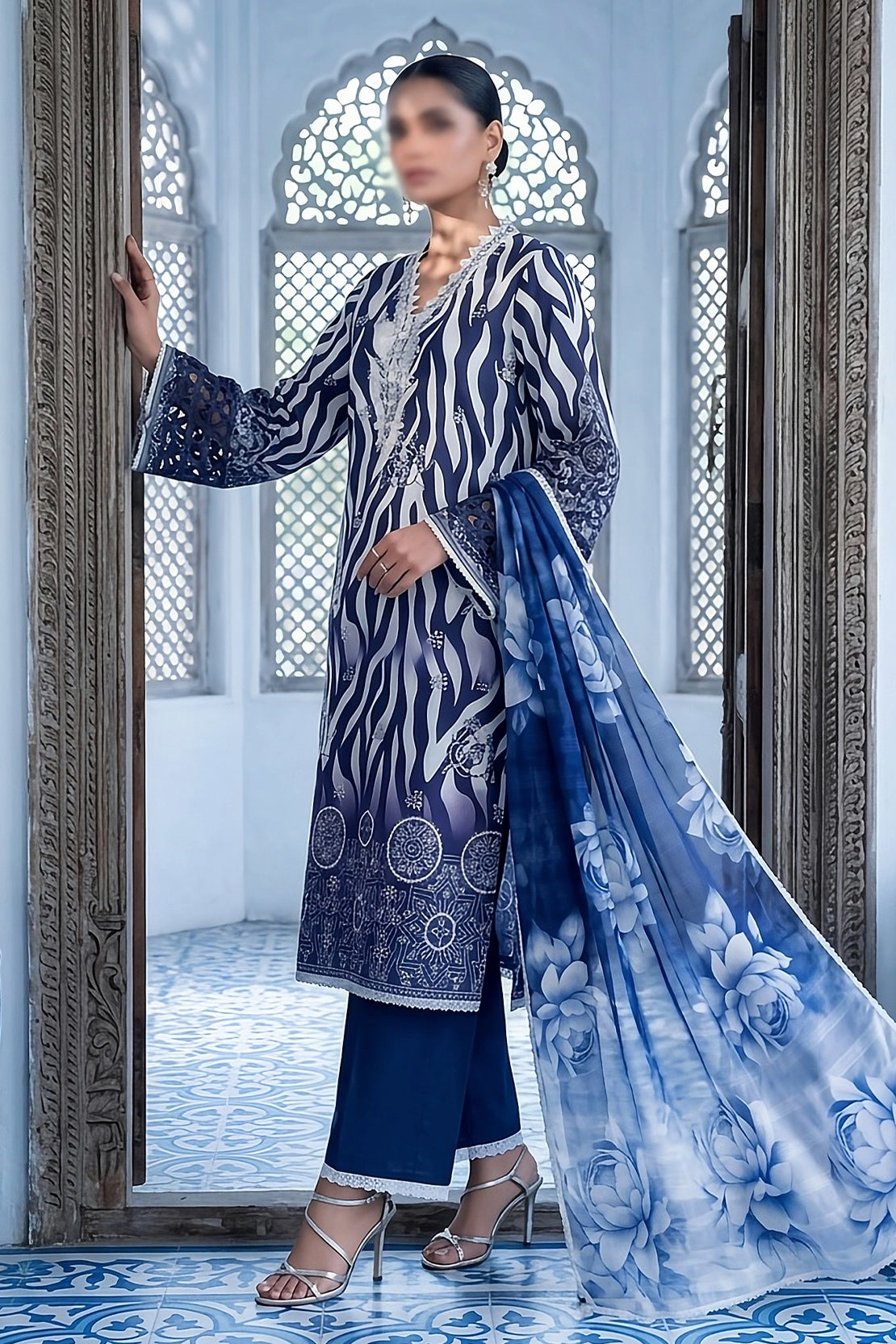 3 Piece - Embroidered Lawn - Pearl 30301