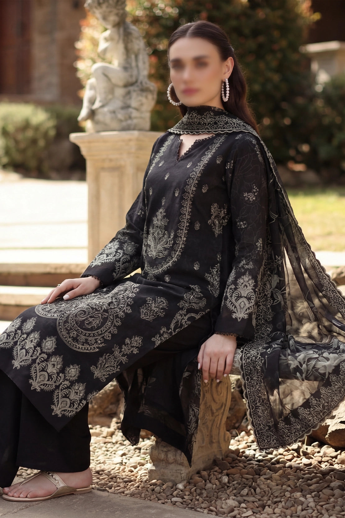 3 Piece - Embroidered Slub Lawn - Qalaa 137