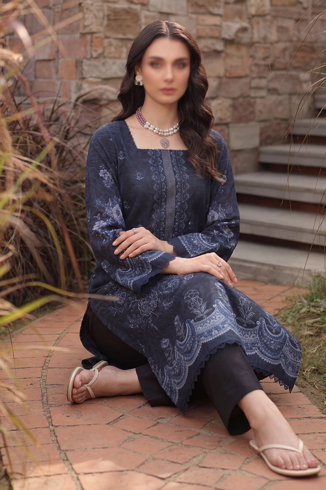 3 Piece - Embroidered Slub Lawn - Qalaa 129